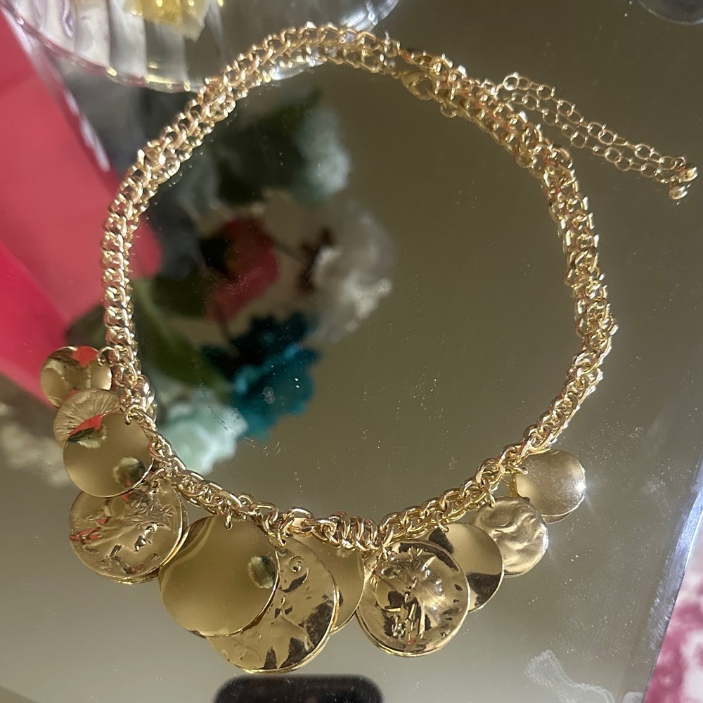 Elegant Gold Disc Necklace